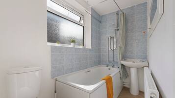 Secador de pelo y toallas