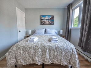 3 bedrooms, iron/ironing board, Internet, bed sheets