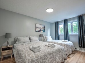 3 chambres, fer et planche à repasser, accès Internet, draps fournis