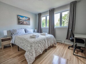 3 bedrooms, iron/ironing board, Internet, bed sheets