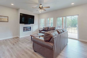 TV, fireplace