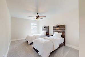 8 bedrooms, iron/ironing board, Internet, bed sheets