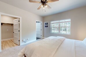 3 bedrooms, iron/ironing board, Internet, bed sheets