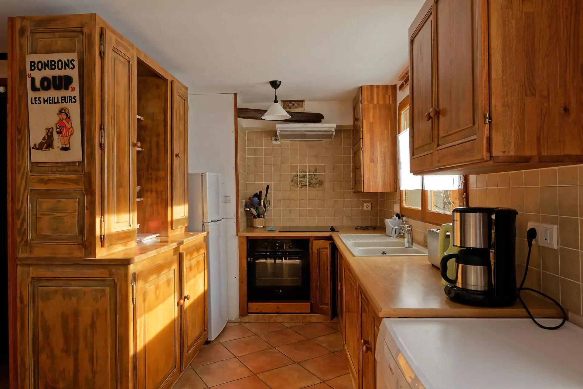 Microwave, dishwasher, cookware/dishes/utensils