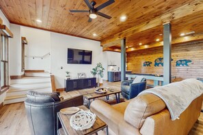 TV, fireplace, DVD player, foosball - Breathtaking cabin w/ outdoor fireplace, hot tub, and stunning mountain views (Cherry Log)