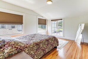 3 bedrooms, desk, iron/ironing board, Internet - Stroll to SF Bay Beaches! Cozy Home in Alameda (Alameda)