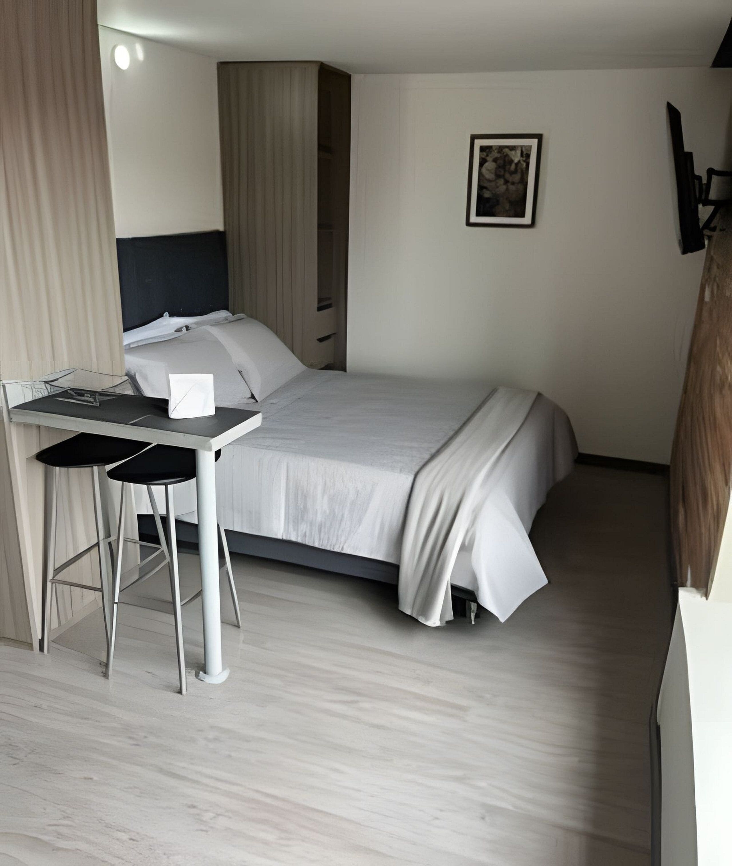 Classic Apartment | Desk, laptop workspace, iron/ironing board, free WiFi