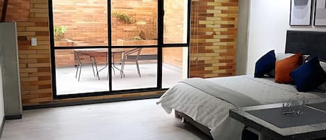 クラシック アパートメント | デスク、ノートパソコン用作業スペース、アイロン / アイロン台、WiFi (無料)