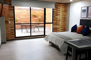 Classic Apartment | Desk, laptop workspace, iron/ironing board, free WiFi