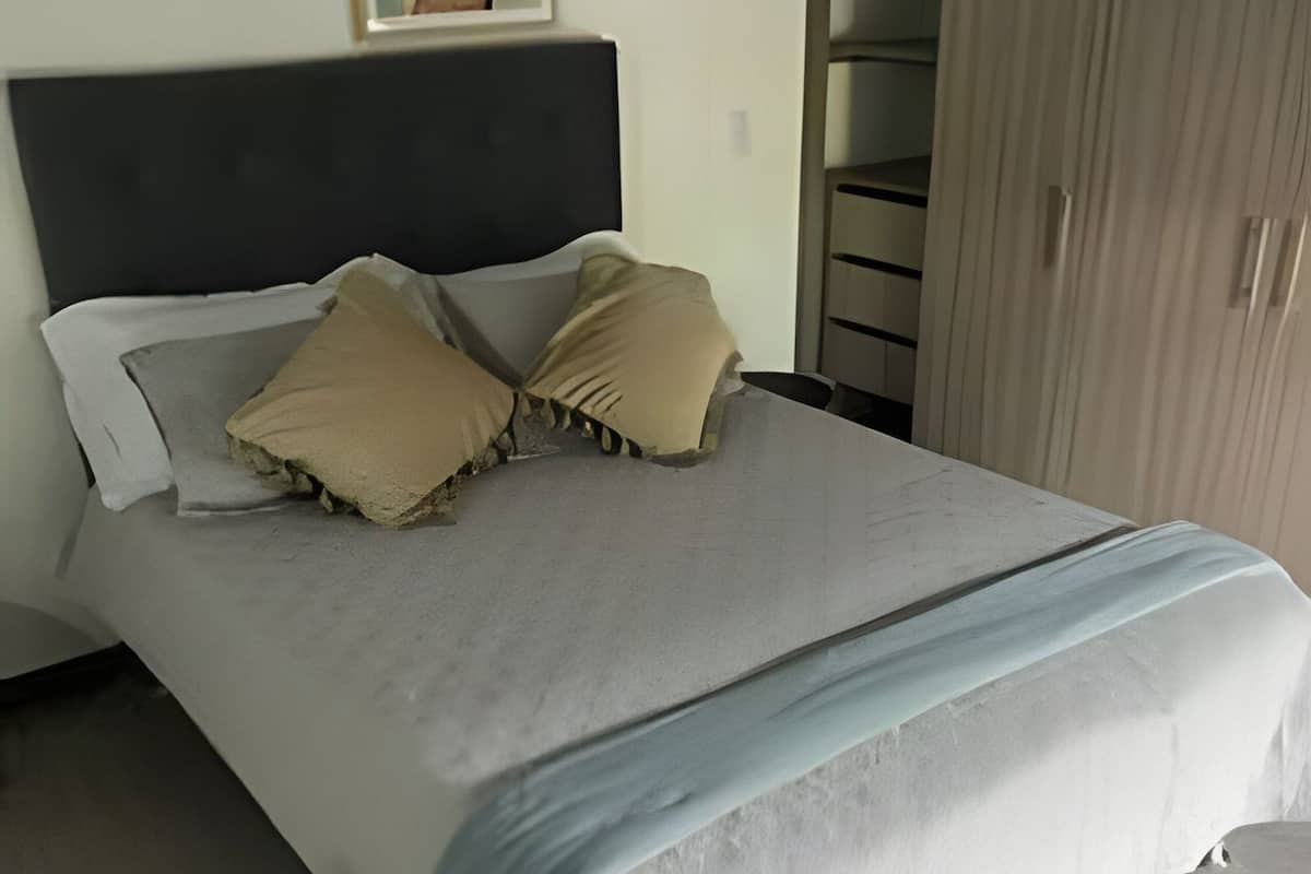 Desk, laptop workspace, iron/ironing board, free WiFi