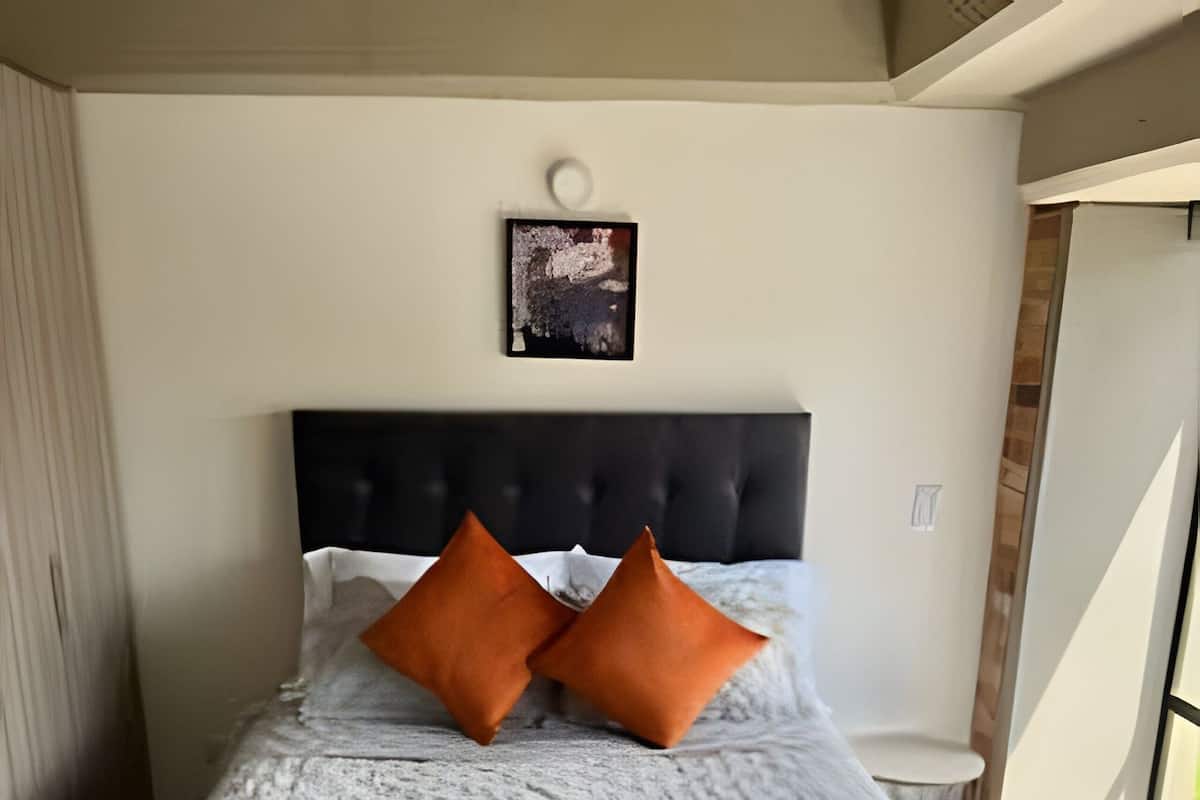 Desk, laptop workspace, iron/ironing board, free WiFi