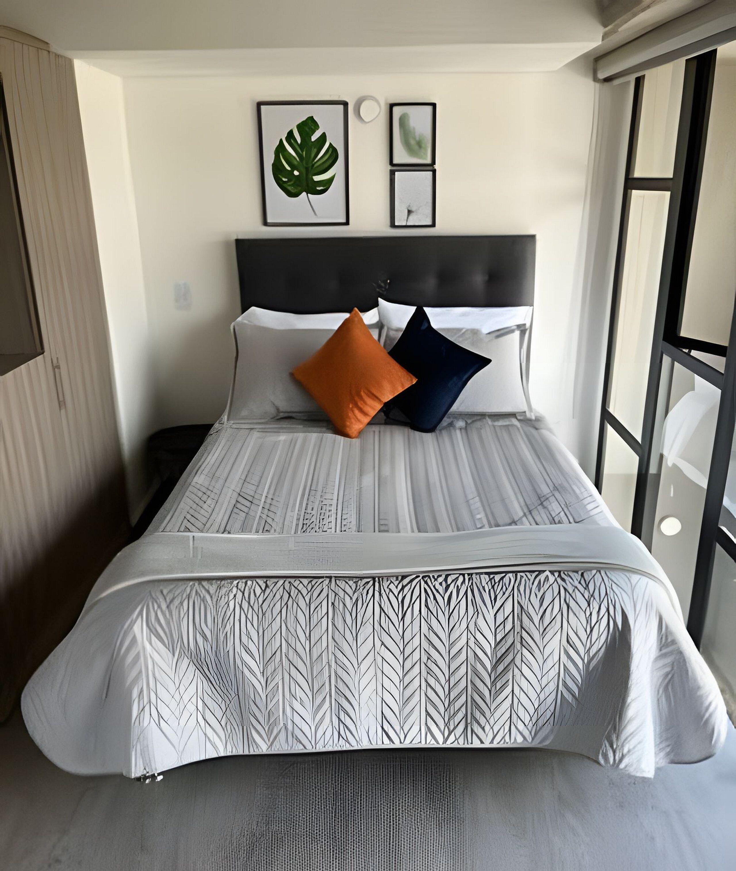 Classic Apartment | Desk, laptop workspace, iron/ironing board, free WiFi