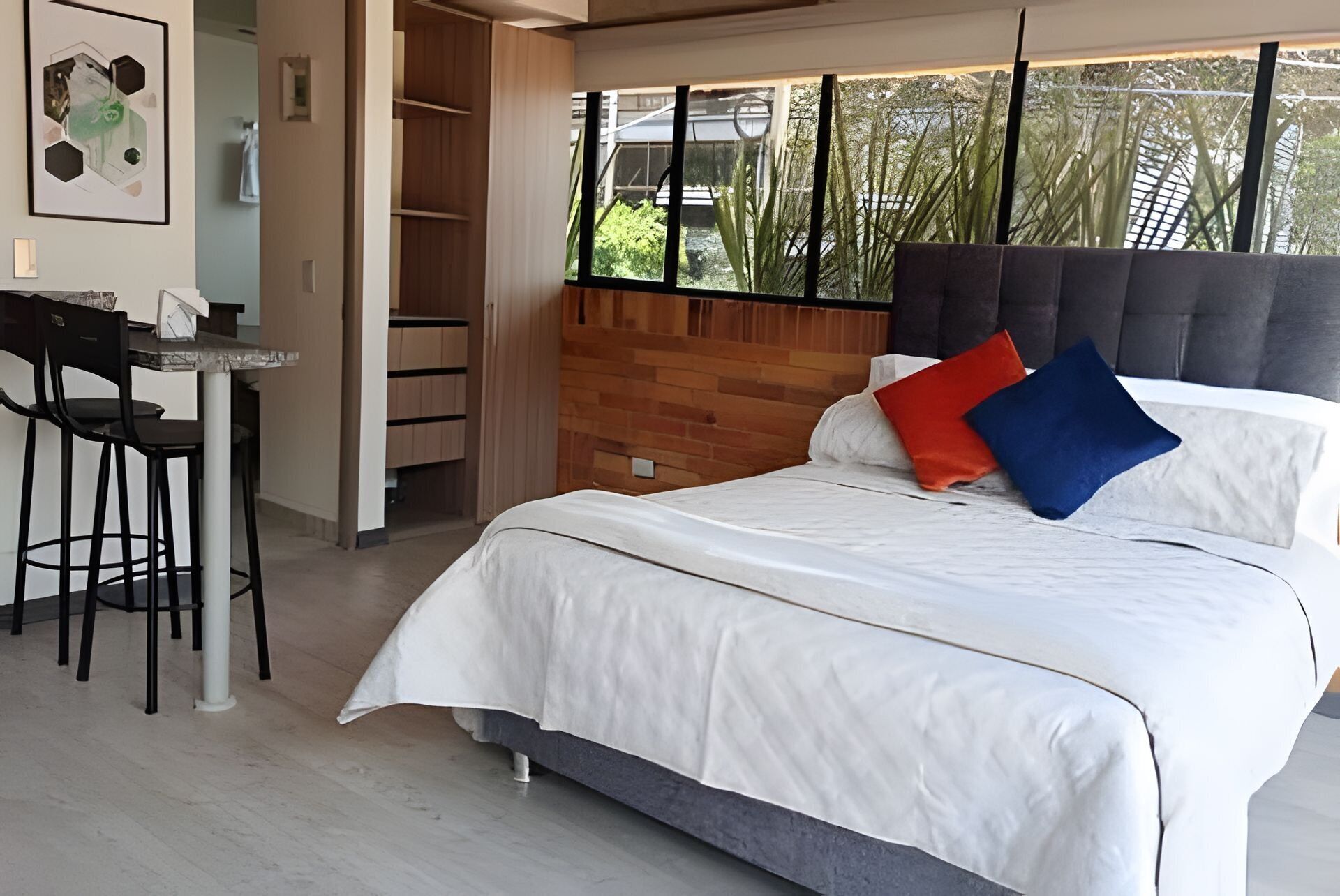 Classic Apartment | Desk, laptop workspace, iron/ironing board, free WiFi