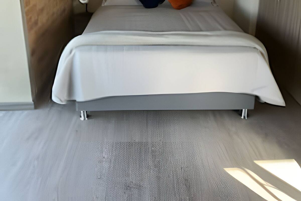 Leilighet – classic | Skrivebord, skrivebord for bærbar PC og strykejern/-brett
