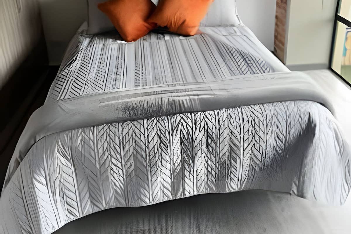 Desk, laptop workspace, iron/ironing board, free WiFi