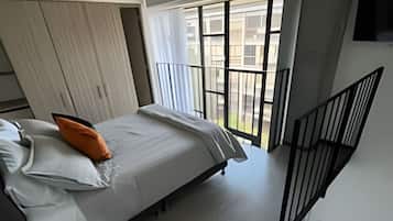 Desk, laptop workspace, iron/ironing board, free WiFi