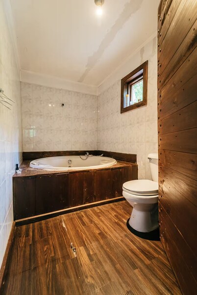 室內按摩浴缸小屋  