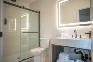 Bathroom - The Cape Club Resort (Falmouth)