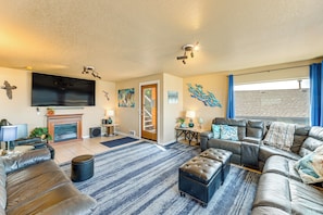 TV, table football, stereo - Group Friendly! Rockaway Beach Oasis w/ Game Room (Rockaway Beach)