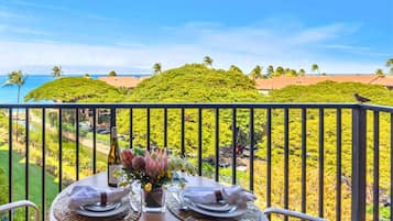 Condo (2 Bedrooms) | Front of property