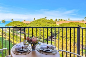 Condo (2 Bedrooms) | Front of property