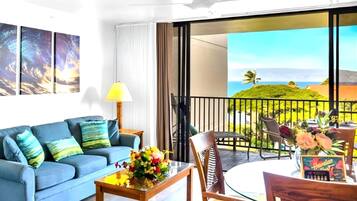 Appartement (2 Bedrooms) | Woonkamer | Televisie