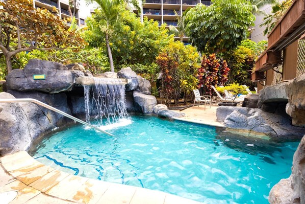 Kondominium (2 Bedrooms) | Kolam renang | Kolam renang outdoor