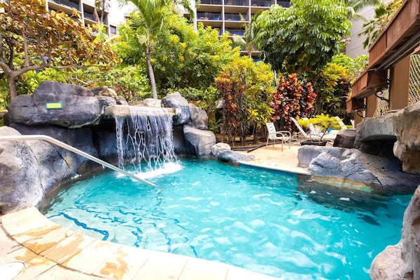 Kondominium (2 Bedrooms) | Kolam renang | Kolam renang outdoor