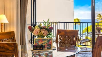 Condo (2 Bedrooms) | Dining