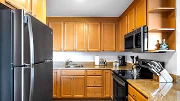 Apartment (2 Bedrooms) | Eigene Küche | Mikrowelle, Ofen, Geschirrspüler, Wasserkocher mit Kaffee-/Teezubehör