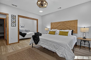 4 bedrooms, iron/ironing board, free WiFi, bed sheets - The Barn On Keuka-HotTub-LakeView-WineTrail (Hammondsport)