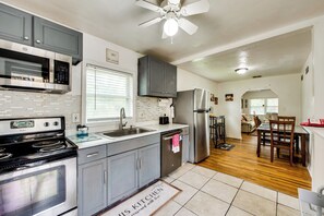Fridge, microwave, stovetop, dishwasher