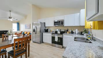 Fridge, microwave, stovetop, dishwasher