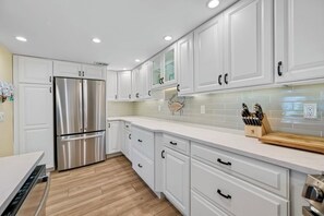 Mikrovågsugn, ugn, spishäll och diskmaskin