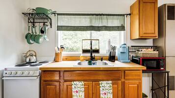 Fridge, microwave, stovetop, coffee/tea maker