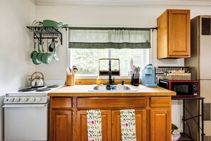 Fridge, microwave, stovetop, coffee/tea maker