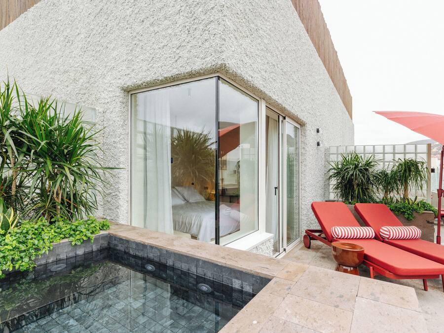 Deluxe Double Room, 1 Bedroom | Meja, langsir/tirai gelap terus, seterika/papan seterika, Wi-fi percuma