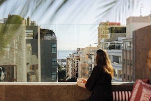 Deluxe Double Room, 1 Bedroom | Beach/ocean view