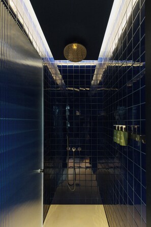 Shower, hair dryer, towels, soap - Hotel Taro Santa Cruz (Santa Cruz de Tenerife)