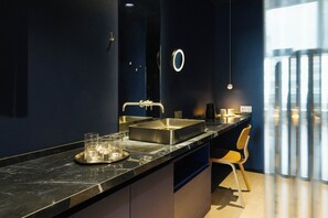 Shower, hair dryer, towels, soap - Hotel Taro Santa Cruz (Santa Cruz de Tenerife)