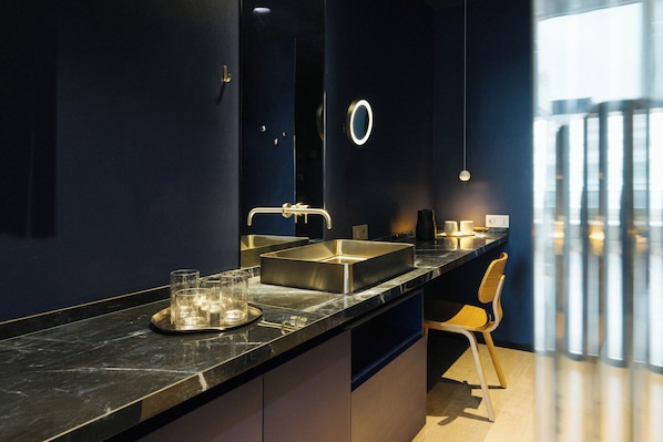 Shower, hair dryer, towels, soap - Hotel Taro Santa Cruz (Santa Cruz de Tenerife)