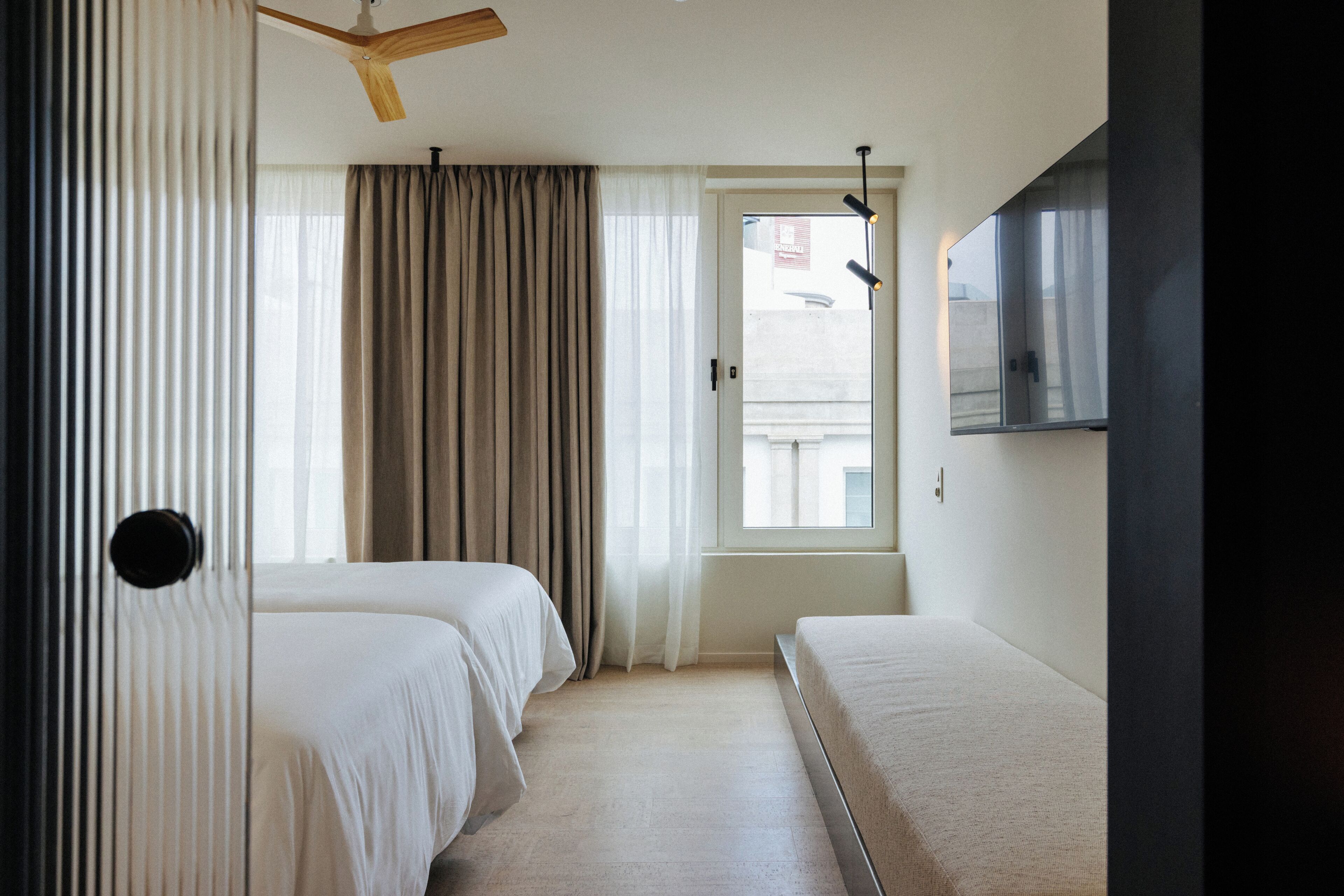 Habitación estándar doble | Escritorio, cortinas opacas, tabla de planchar con plancha y wifi gratis