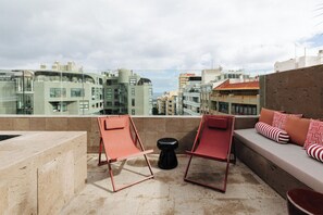 ห้องดีลักซ์ดับเบิล, 1 ห้องนอน, วิวทะเล | โต๊ะทำงาน, ผ้าม่านกันแสง, เตารีด/โต๊ะรีดผ้า, Wi-Fi ฟรี