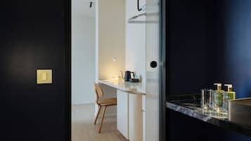 Deluxe Double Room, 1 Bedroom | Living area