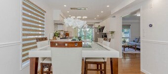 3-bedroom Bright & Beautiful house near downtown Mississauga