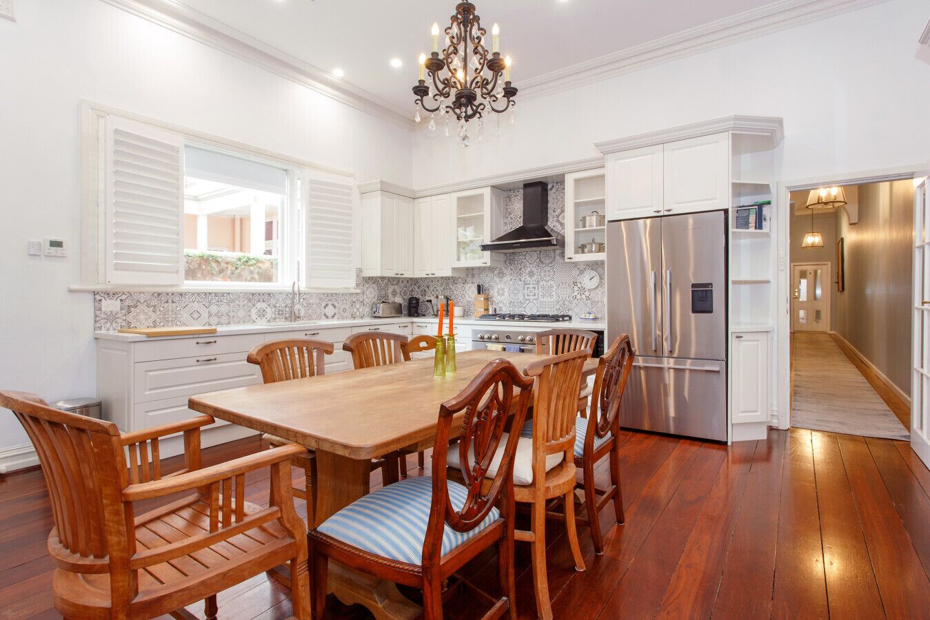 Coffee/tea maker, fridge, microwave, dishwasher