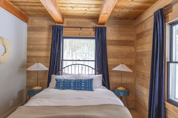 3 bedrooms, travel crib, WiFi, bed sheets