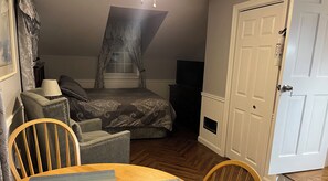 1 habitación, tabla de planchar con plancha, wifi gratis y ropa de cama