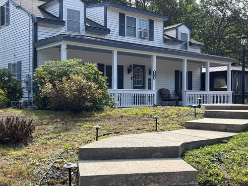 The Buoy House is a charming 2nd floor apartment in York close to beaches.