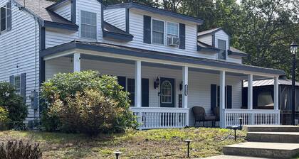 The Buoy House is a charming 2nd floor apartment in York close to beaches.